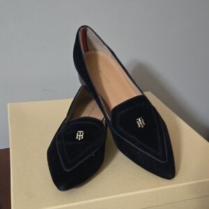Tommy Hilfiger Black Velvet Loafers with Gold Accents TH Size 8.5